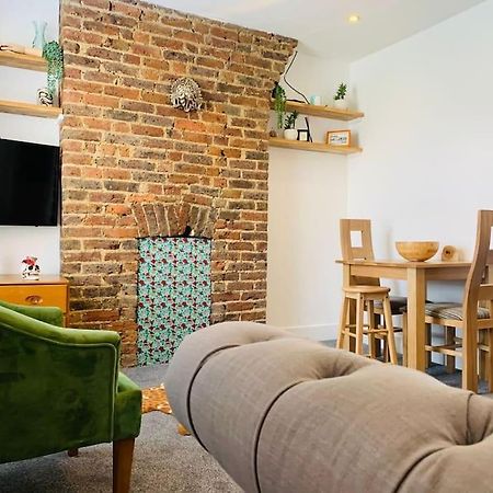 Funky 2 Bedroom Apartment In Town Centre Hastings Extérieur photo
