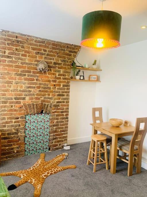 Funky 2 Bedroom Apartment In Town Centre Hastings Extérieur photo